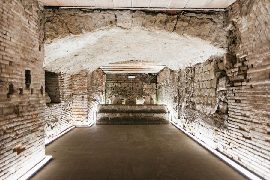 Naples: Naples Underground Entry Ticket and Guided Tour - Who should book this underground tour?