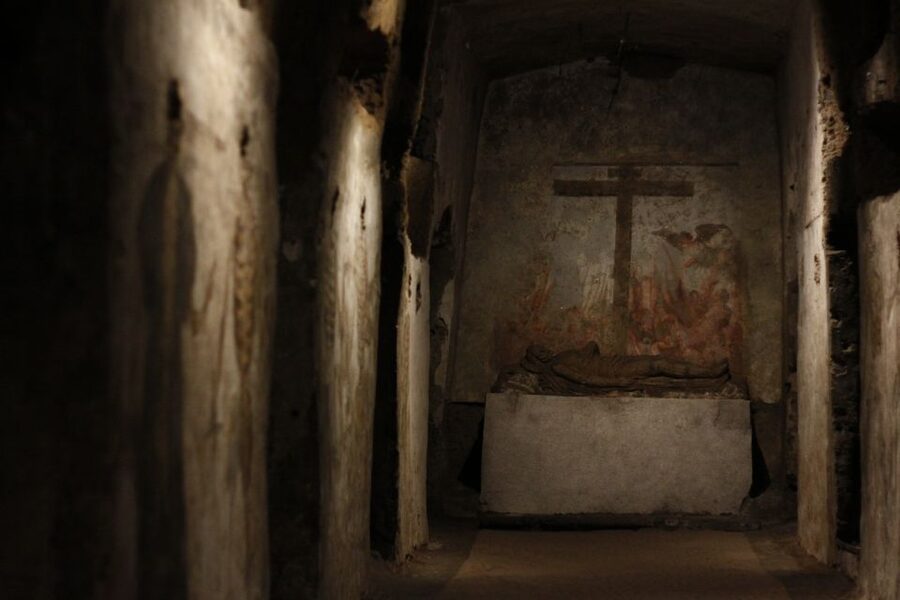 Naples: San Gaudioso Catacombs Guided Tour - The basilica above the catacombs