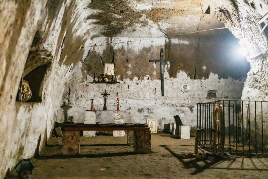 Naples: Spanish Quarters Underground Guided Tour - Key points at a glance