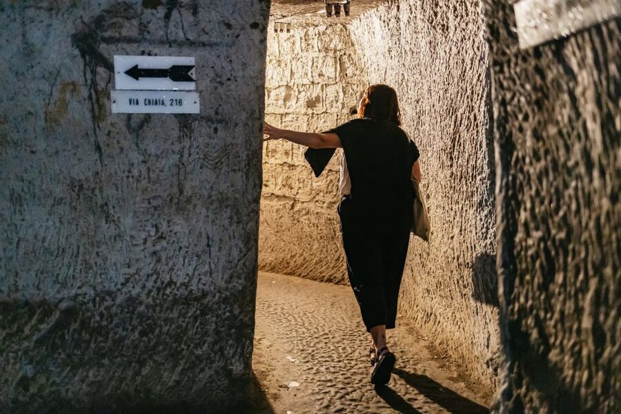 Naples: Spanish Quarters Underground Guided Tour - The narrow corridors and the practical reality