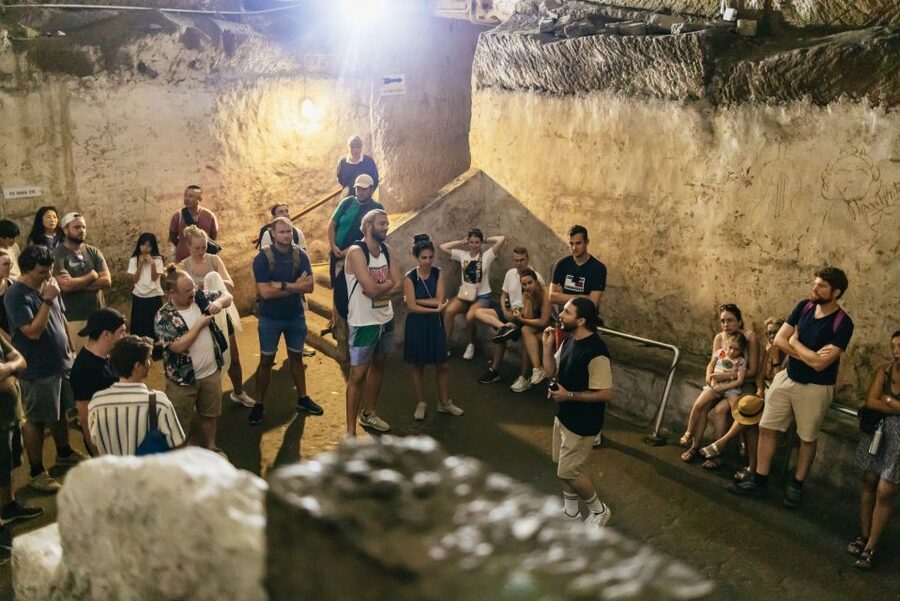 Naples: Spanish Quarters Underground Guided Tour - Why the guides make a difference