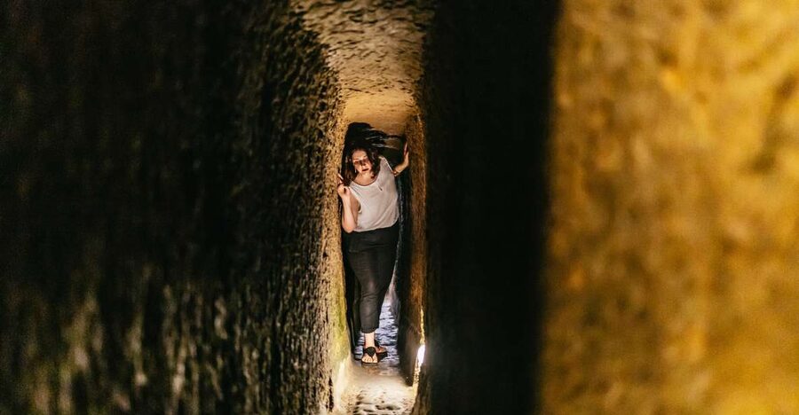 Naples: Spanish Quarters Underground Guided Tour - A one-hour tour that fits a busy Naples day