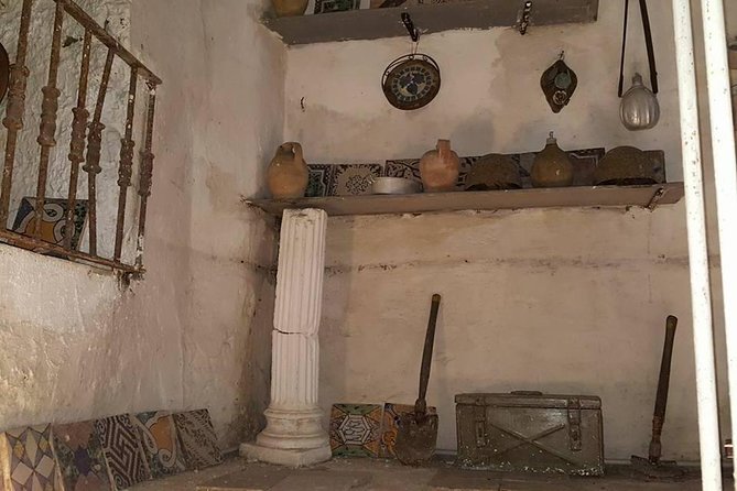 Naples Underground Spanish Quarters with Guide - How tight are the tunnels?