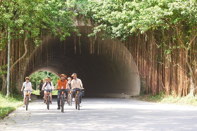 Ninh Binh Day Trip: Bai Dinh-Trang An-Mua Cave, Buffet, Boat, Bus - Climbing Mua Cave to Lying Dragon Mountain
