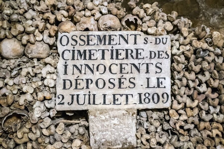 Paris: Catacombs Restricted Access Tour - Descending 130 steps into Paris