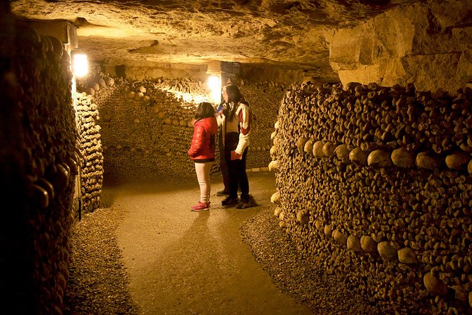 Paris Catacombs Tour - What guides add to the experience