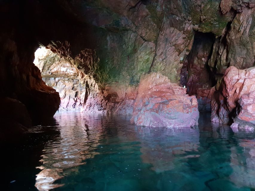 Peniche: Berlengas Roundtrip and Glass-Bottom Boat Cave Tour - The 30-minute glass-bottom boat circuit