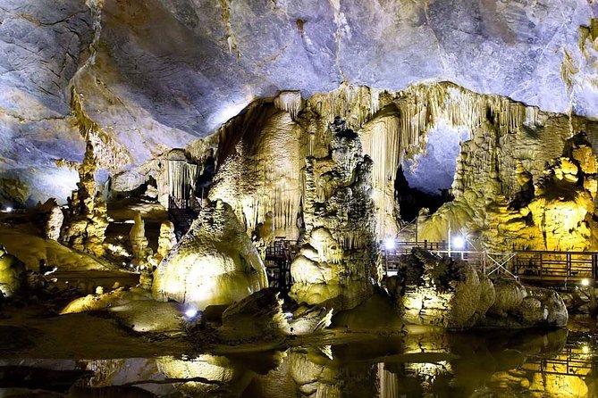 Phong Nha & Paradise Cave - 1 Day All Inclusive - Phong Nha Cave by dragon boat
