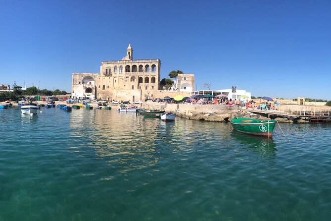 Polignano a Mare boat tour emotions, caves, diving and appetizers - Grotta Azzurra and the changing light