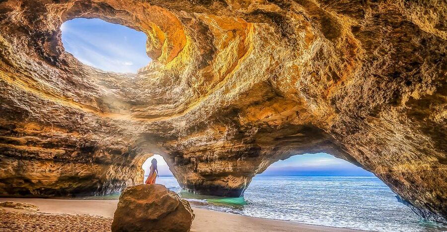 Portimão: Benagil Caves Speed Boat Tour with Sunset Option - Guides, languages, and the feel onboard