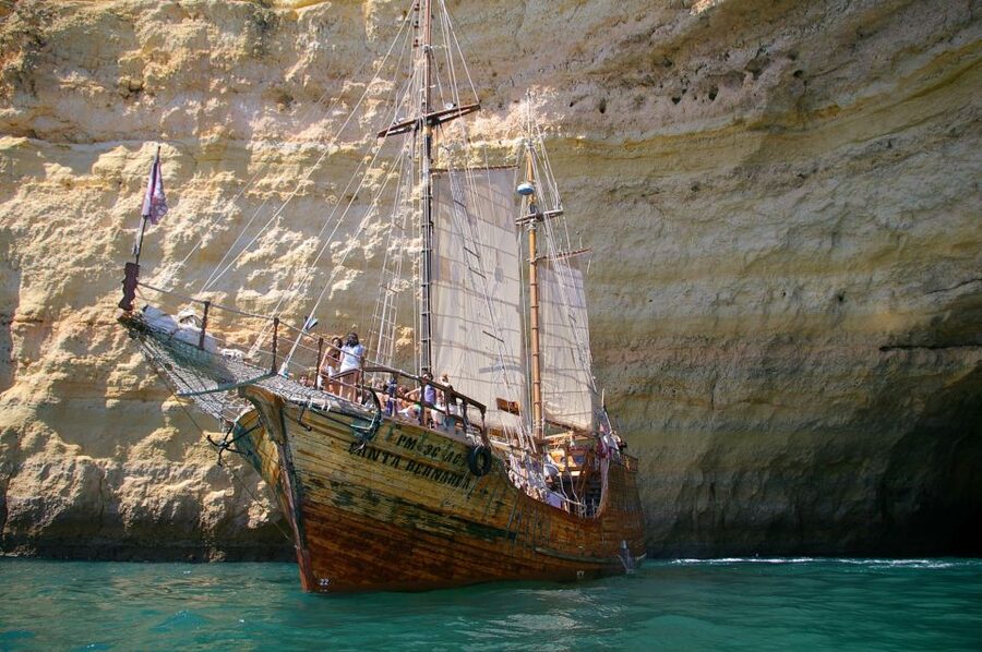 Portimão: Pirate Ship Cave Cruise - From the Arade River to Ferragudo’s castles