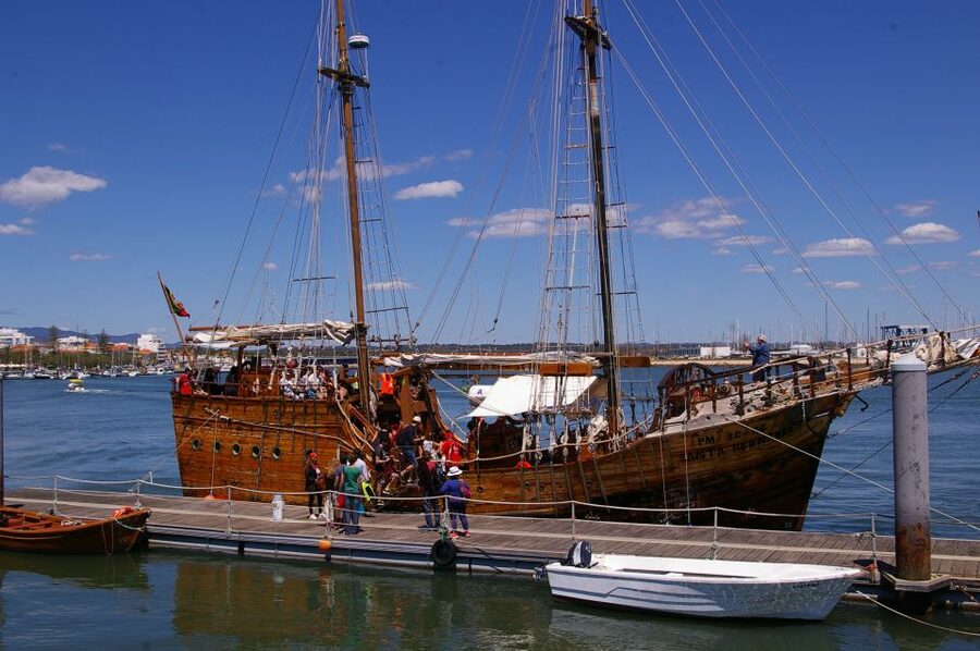 Portimão: Pirate Ship Cave Cruise - Benagil Cave and the sea caves near Marinha Beach