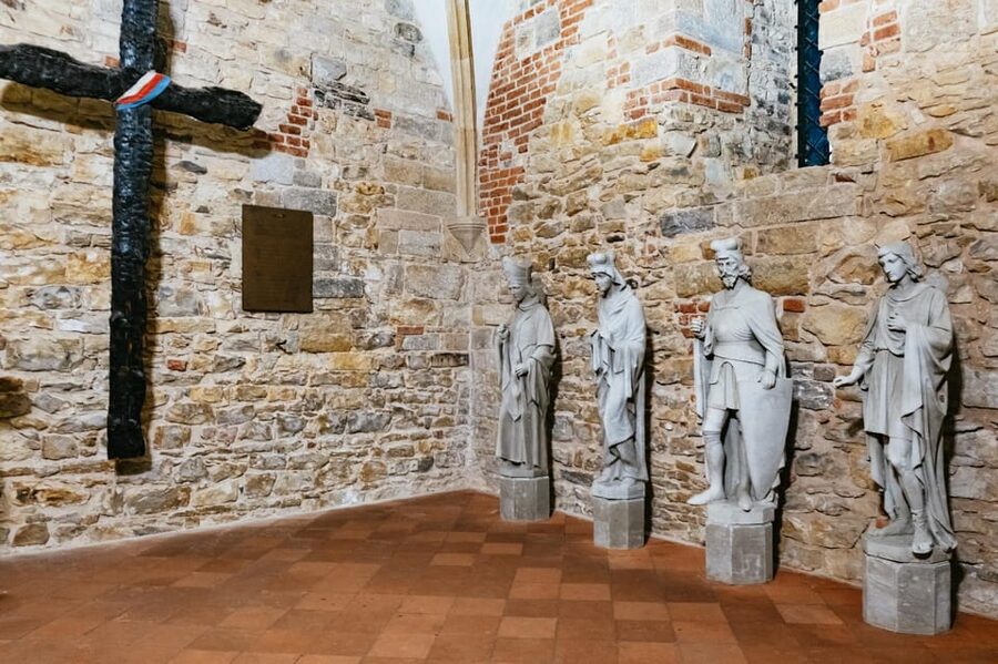Prague: Old Town, Astronomical Clock and Underground Tour - Key points to know before booking