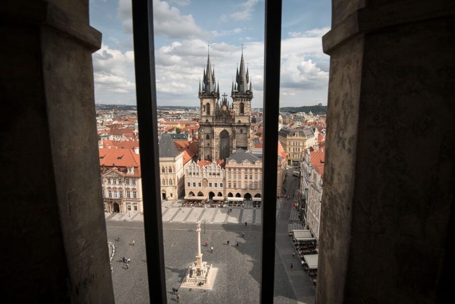 Prague: Old Town, Astronomical Clock and Underground Tour - The guides make the difference