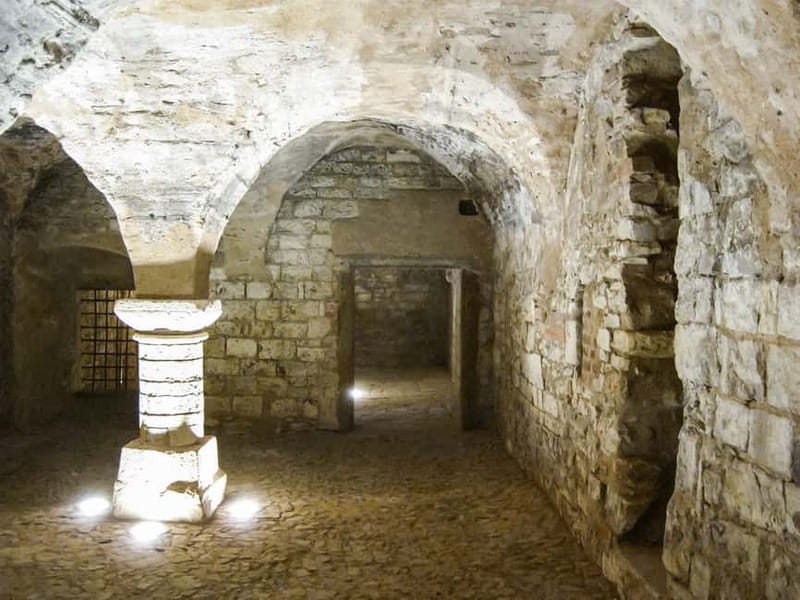 Prague: Oldtown, Medieval Underground & Dungeon History Tour - Key points to know before you book