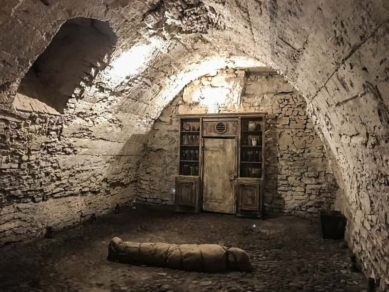 Prague: Oldtown, Medieval Underground & Dungeon History Tour - Romanesque and Gothic rooms beneath the streets