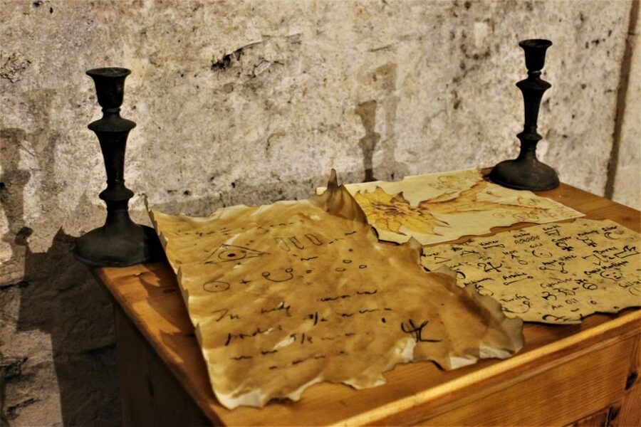 Prague: Oldtown, Medieval Underground & Dungeon History Tour - Who will enjoy this Prague underground tour