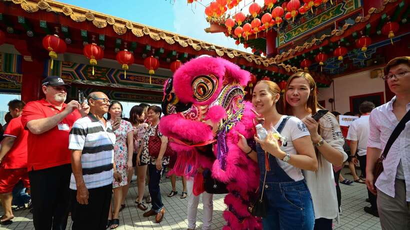 Private KL City Tour with Petronas Twin Towers & Batu Caves - Central Market, Chinatown, and local shopping