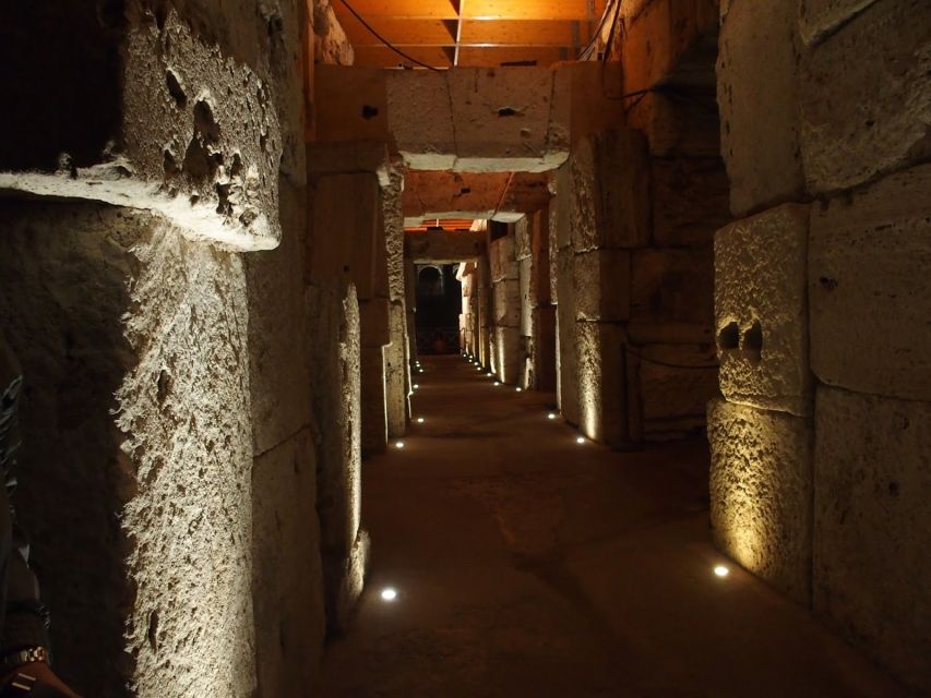 Rome: Ancient History and Colosseum Underground Tour - Meeting the guide and getting inside