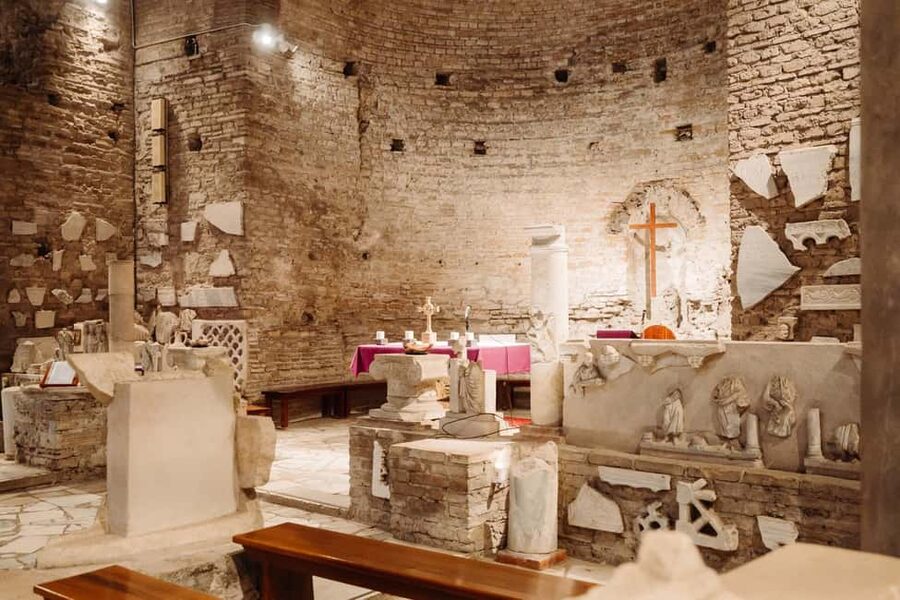 Rome: Appian Way, Aqueducts, and Catacombs Tour - What the guide adds to the experience