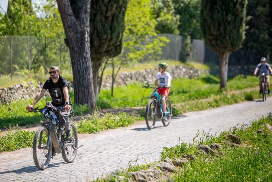 Rome: Appian Way & Aqueducts E-Bike Tour (Catacombs & Food) - The Aqueducts Park and its enormous arches