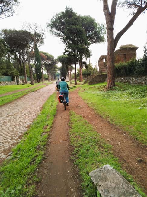 Rome: Appian Way & Catacomb Sunset E-bike Tour with Aperitif - Caffarella Park and the return route