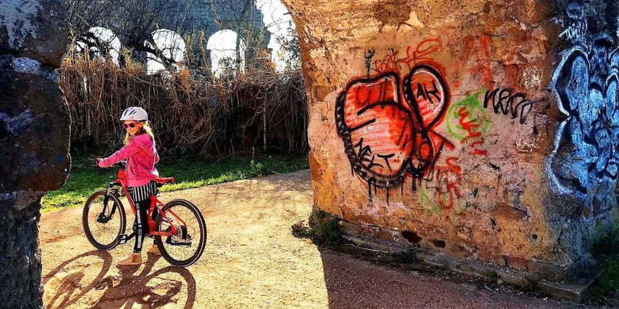 Rome: Appian Way & Catacomb Sunset E-bike Tour with Aperitif - One hour beneath Rome at St. Callixtus