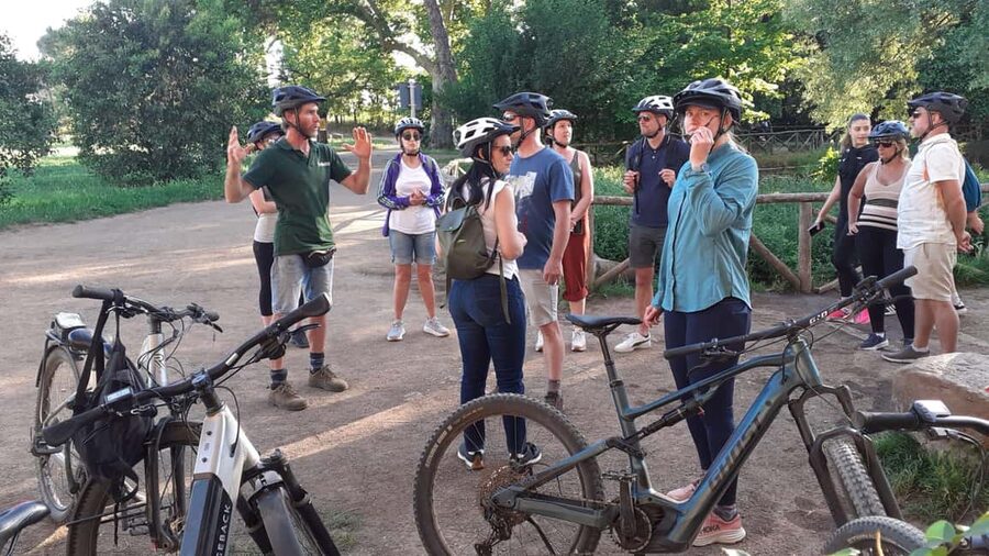 Rome: Appian Way E-Bike Tour Catacombs, Aqueducts & Picnic - Going underground at St. Callixtus