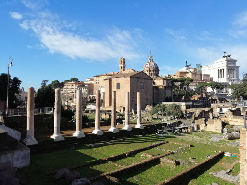 Rome: Exclusive Colosseum Underground and Roman Forum Tour - Guides who add value beyond the ticket