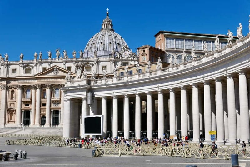 Rome: Guided Tour of St. Peter's Basilica, Grottoes & Square - The security line changes the timing