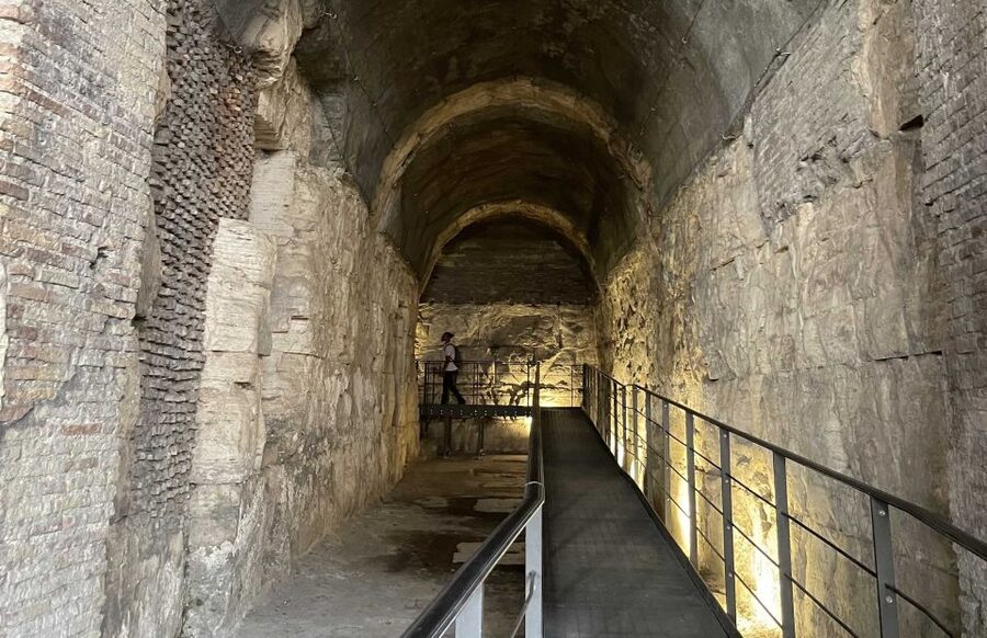 Rome: Guided Tour of the Colosseum Underground - How the tour handles heat, crowds, and family groups
