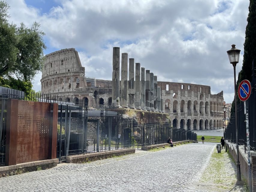 Rome: Guided Tour of the Colosseum Underground - Languages, guides, and the human side of the tour