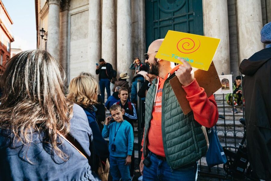 Rome: Trevi Fountain and Underground Guided Tour - What the guide adds in a short tour