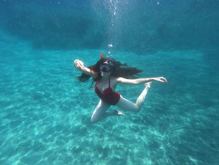 Santorini: Sea Caves Kayak Trip with Snorkeling and Picnic - Pickup, coffee, and getting ready on the shore