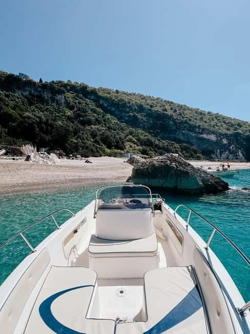 Sarandë: Boat Tour Turtle Cave Kakome & Krorez Snorkeling - Captains, group size, and atmosphere