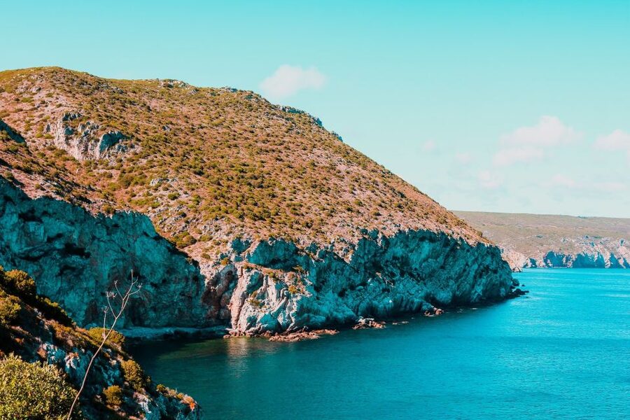 Sesimbra: Arrábida Beaches & Caves Boat Tour with Snorkeling - Mijona and Inferno, two different coastal moods