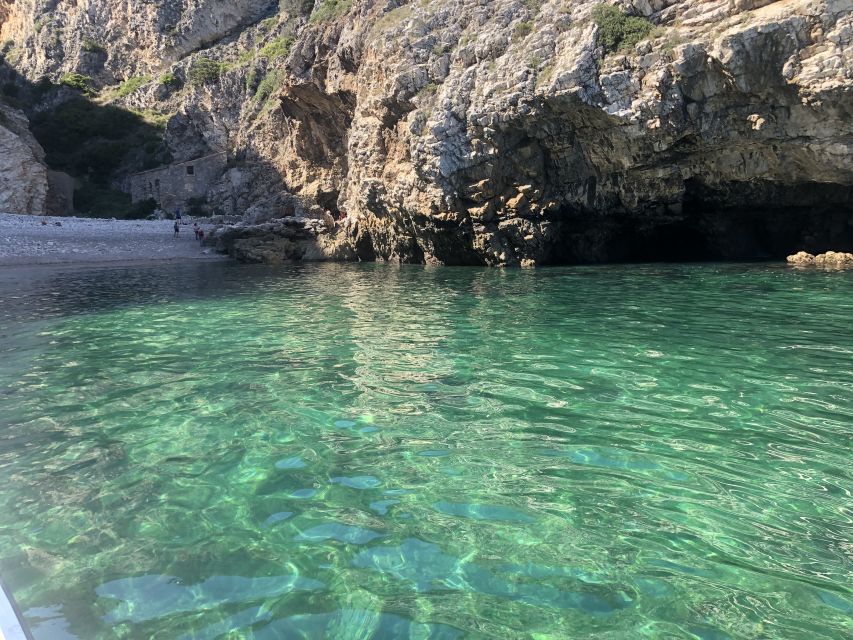 Sesimbra: Arrábida Beaches & Caves Boat Tour with Snorkeling - Baleeira and the coast’s whaling past