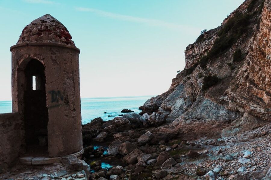 Sesimbra: Arrábida Beaches & Caves Boat Tour with Snorkeling - Who will enjoy this boat trip most?