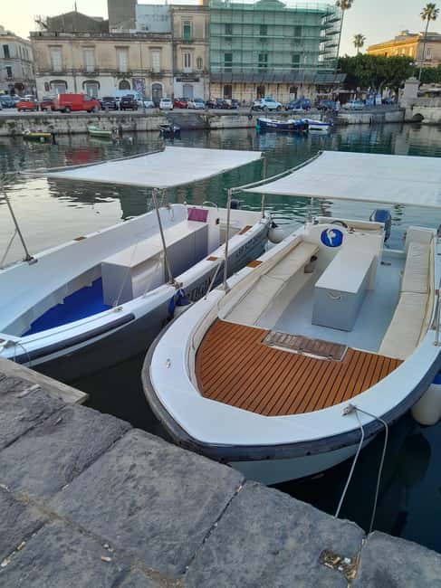 Siracusa: Ortigia Boat Tour with Marine Grotto & Snorkeling - Arethusa Spring and the waterfront landmarks