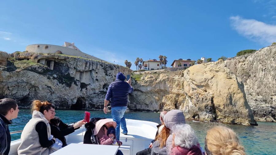 Siracusa: Ortigia & Sea Caves Boat Tour w/ Prosecco & Fruit - Fruit, prosecco, music, and the value of $35