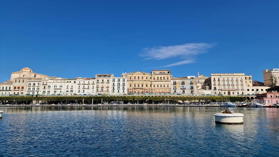 Siracusa: Ortigia & Sea Caves Boat Tour w/ Prosecco & Fruit - Timing, weather, and practical preparation
