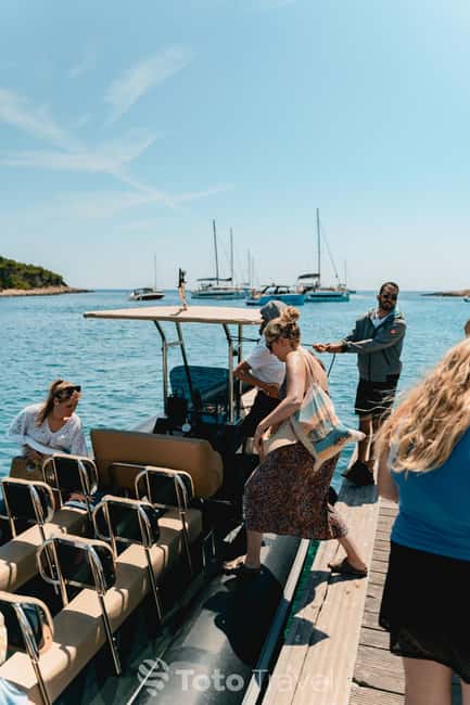 Split/Podstrana: Blue Cave, Hvar & 6 Islands Speedboat Trip - Limestone caves and Stiniva Cove