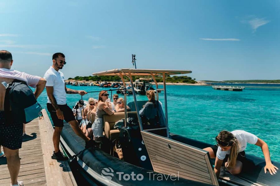 Split/Podstrana: Blue Cave, Hvar & 6 Islands Speedboat Trip - A quiet finish in Milna on Brač