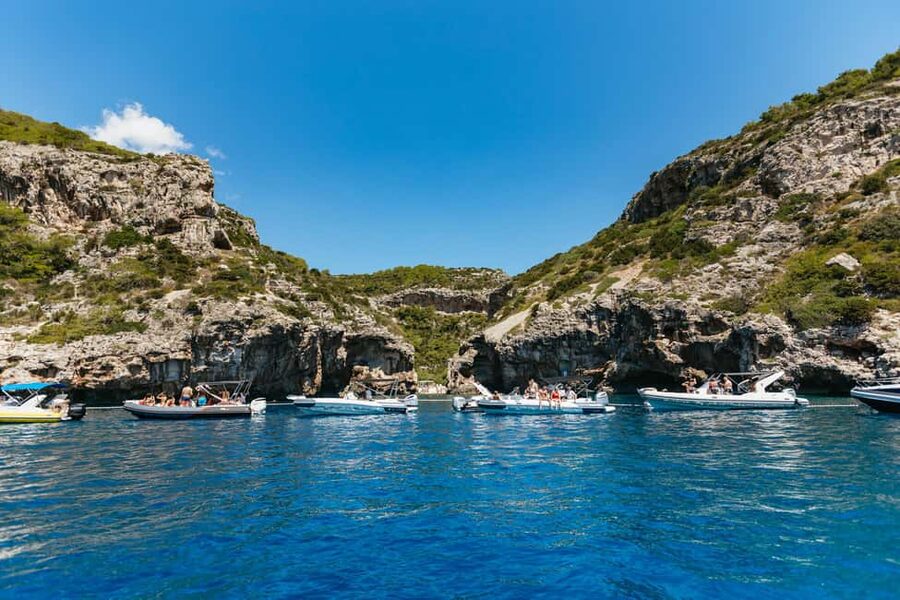 Split/Trogir: Blue Cave, Mamma Mia, Hvar and 5 Island Tour - Shared trip or private boat?