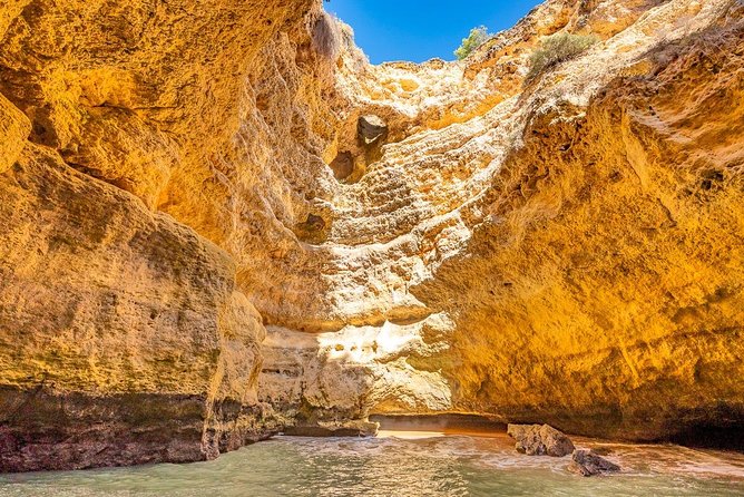 Superb Private caves tour with highly skilled skipper - The 90-minute route through the caves and grottoes