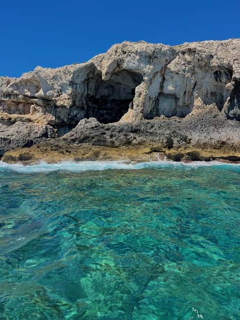 Syracuse: Ortigia Island & Sea Cave Boat Tour with Prosecco - Seeing Ortigia’s monuments from the Alfeo waterfront