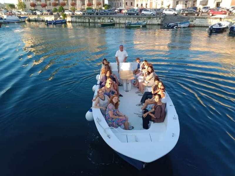 Syracuse: Ortigia Island & Sea Cave Boat Tour with Prosecco - The swim stop at Fonte Aretusa