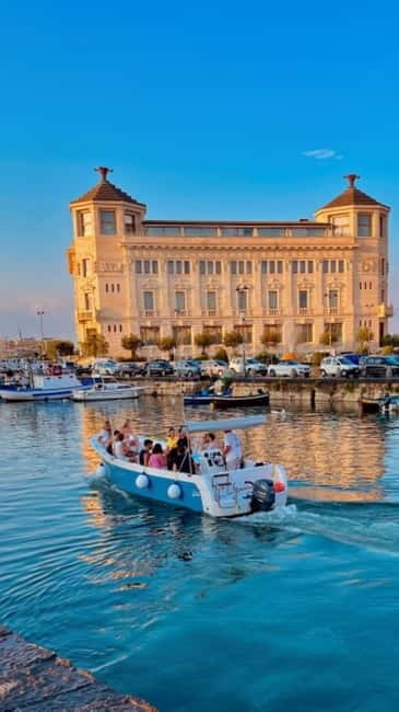 Syracuse: Ortigia Island & Sea Cave Boat Tour with Prosecco - Who should book this boat tour?