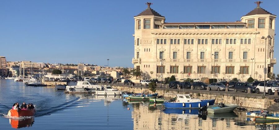 Syracuse: Tour of Ortigia Island & Caves with Local Skipper - Crossing under the Umbertino Bridge