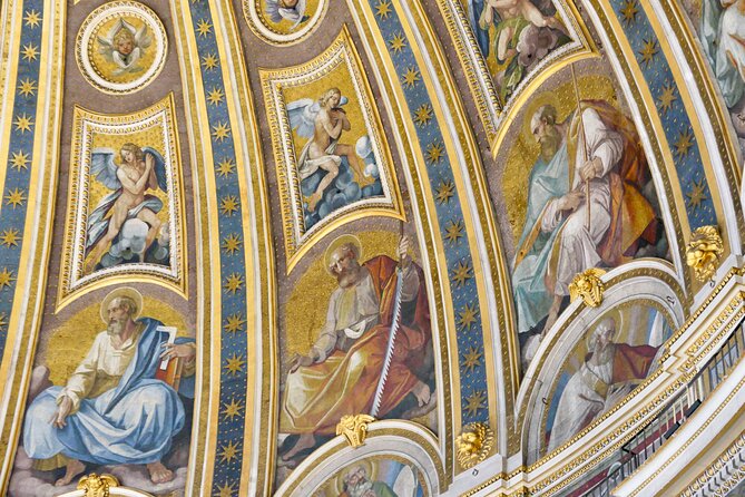 Tour of St Peter's Basilica with Dome Climb and Grottoes - Who should book this experience